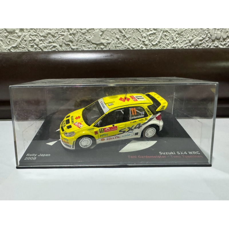 [有缺件]娃娃機商品 1/43 Rally car 拉力賽車 Suzuki SX4 WRC 經典收藏 夾物 壓克力盒