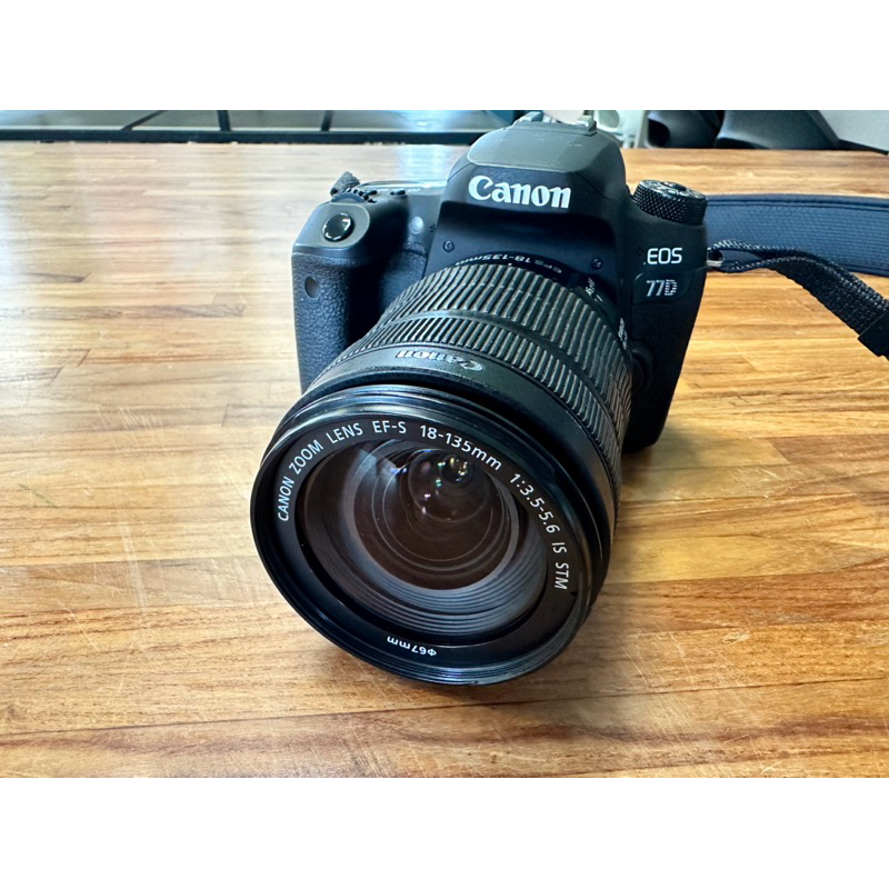 Canon EOS 77D 18-135mm STM