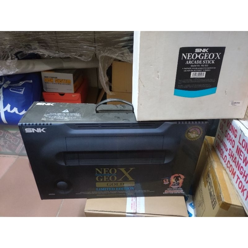 SNK NEO GEO X gold主機（已改螢幕、電池、背蓋）