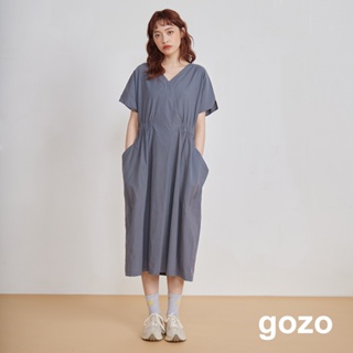 【gozo】天絲棉V領抽褶修身洋裝(灰色/黑色_F) | 女裝 修身 涼感 連身裙 洋裝 夏天洋裝 涼感洋裝 修身洋裝