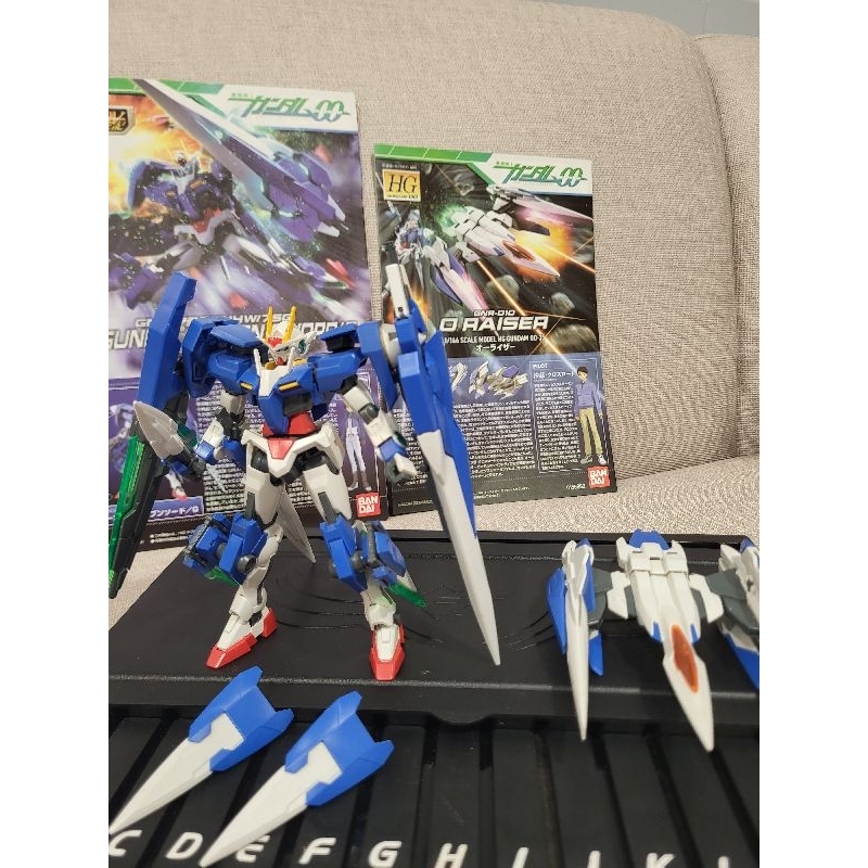 HG 00 七劍+RAISER  BANDAI 組裝模型