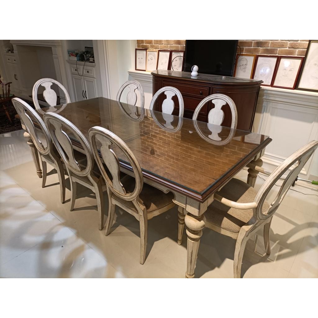 仿舊復古大餐桌與八張餐椅, 含客製強化玻璃桌墊