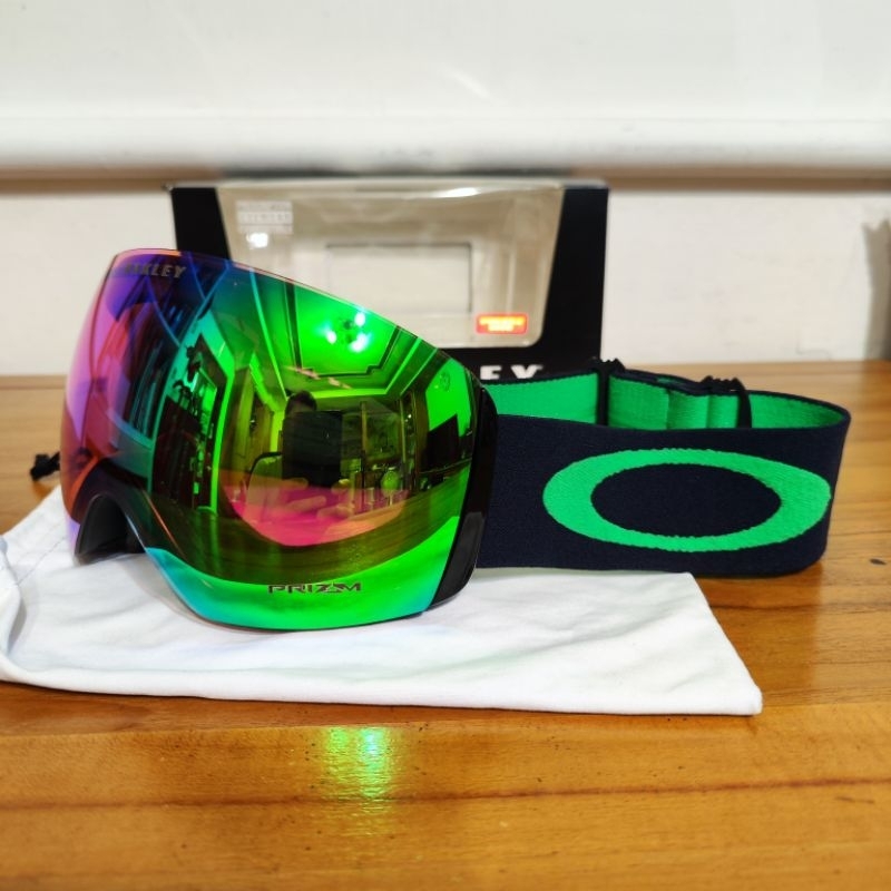 OAKLEY Flight Deck 雪鏡 滑雪風，綠色PRIZM™ 球面鏡片。