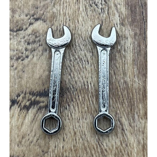 槍黑色小扳手吊飾一份6個10元~24*6mm…