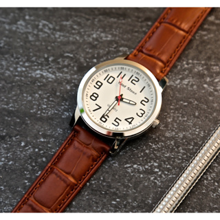 務實至上白面黑字棕色錶帶台灣品牌國民時尚不鏽鋼石英錶,清晰超大阿拉伯數字刻度日本製石英機心,有口皆碑glad stone