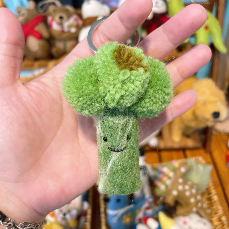 尼泊爾手工羊毛氈-立體笑臉綠花椰菜吊飾