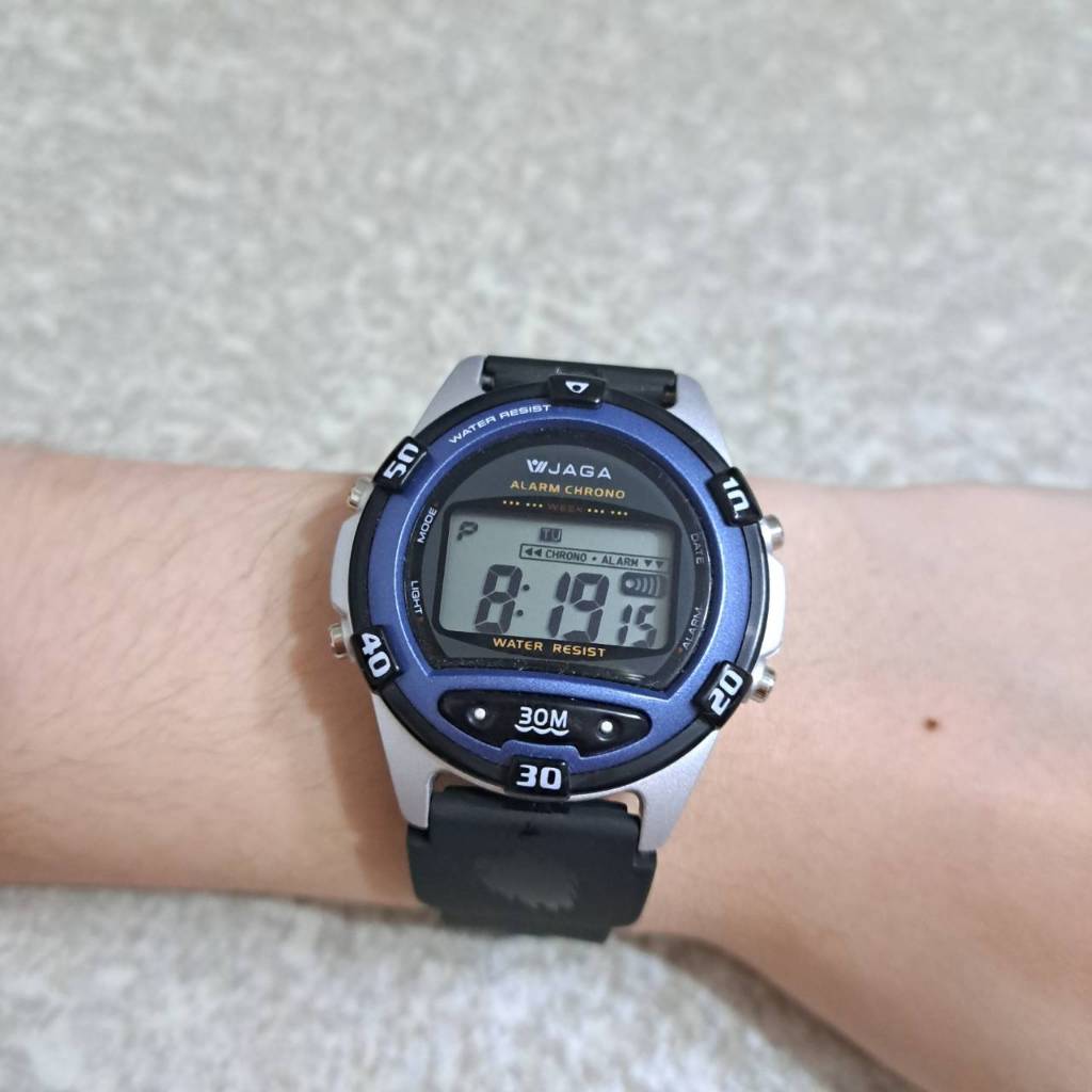 [二手] JAGA時尚運動型電子錶 學生錶 日期 計時碼表 幾乎全新 當兵也適用