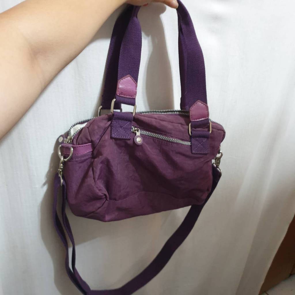 姜小舖超低價UKPOLOKO紫色多夾層防水尼龍布包 經典兩用側背包斜背包手提包 尺寸28x16x12CM 多夾層 輕便