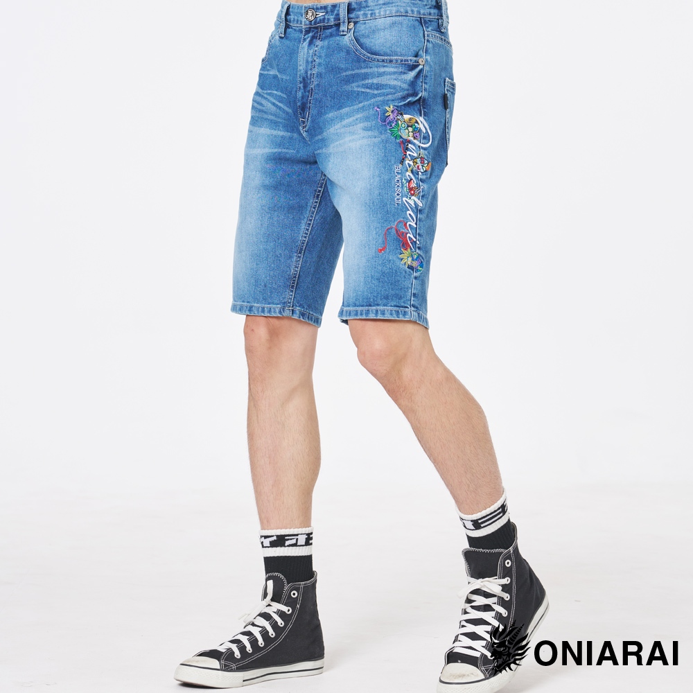 BLUE WAY 鬼洗 ONIARAI - 男款 和藝術日式元素精繡丹寧短褲(中藍)