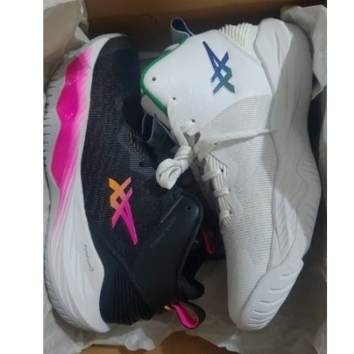 asics nova surge2籃球鞋US 8號，陰陽配色，鴛鴦配色Nike Kobe LeBron James
