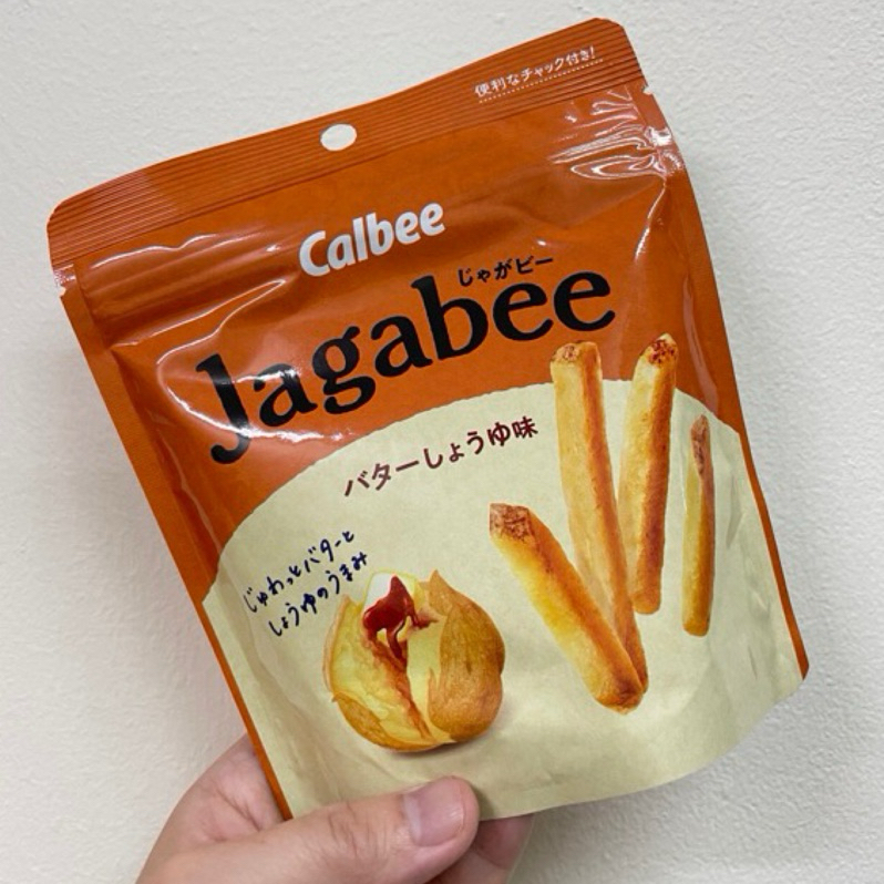 日本帶回～（現貨）calbee Jagabee 卡樂比薯條 日本零食 馬鈴薯條 奶油醬香味 帶皮薯條 奶油醬油薯條