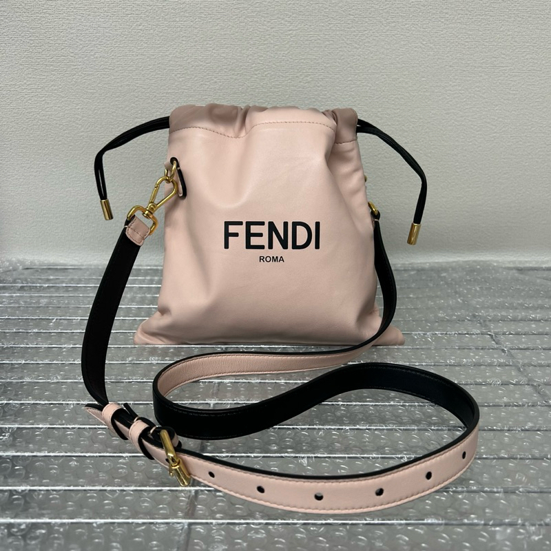 🇯🇵日本代購 FENDI芬迪 抽繩水桶 斜挎包包 雙面肩帶