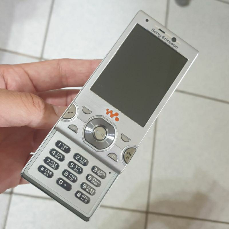 出清經典收藏 Sony Ericsson W995  銀色 滑蓋 Walkman 810萬  外觀約9成新以上  音樂機