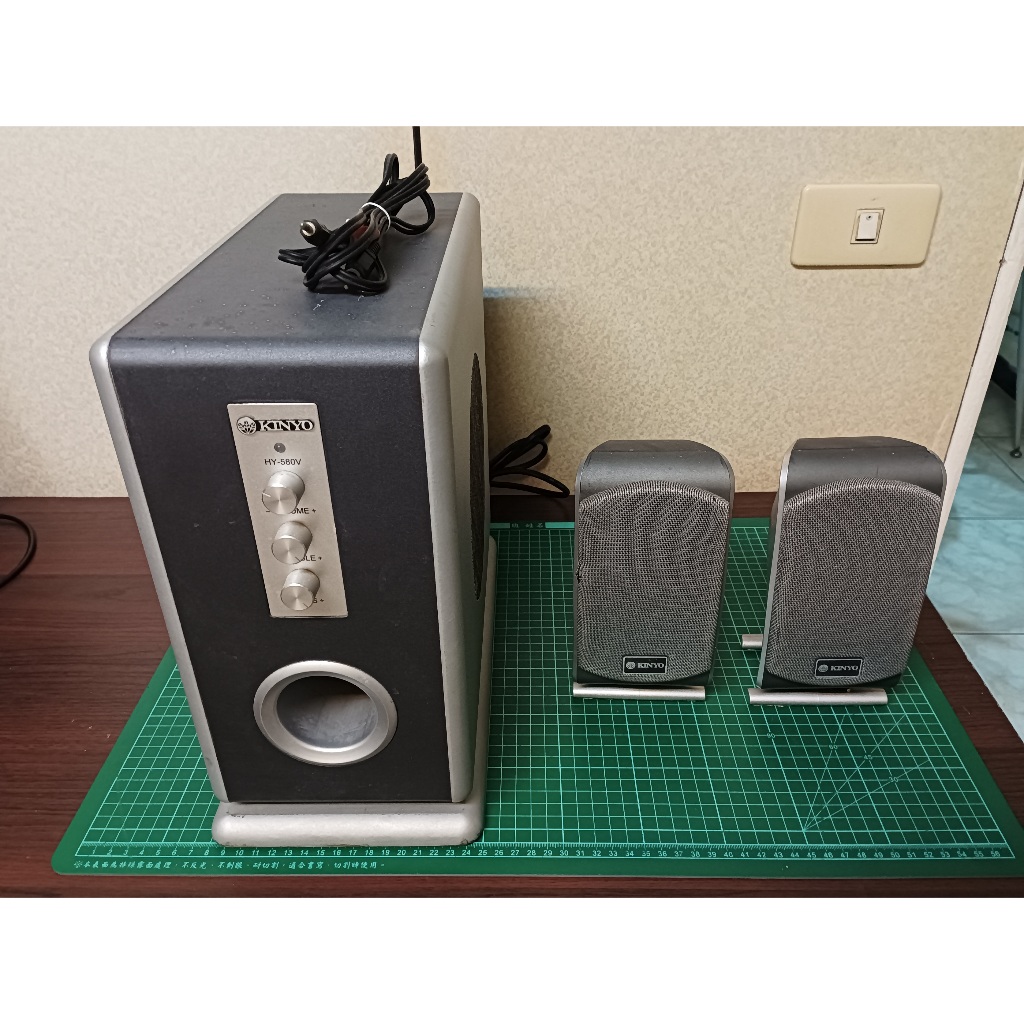 (中古/正常) KINYO灰精靈 2.1 重低音 三件式立體擴大喇叭 (HY-580V) 2800W(P.M.P.O)