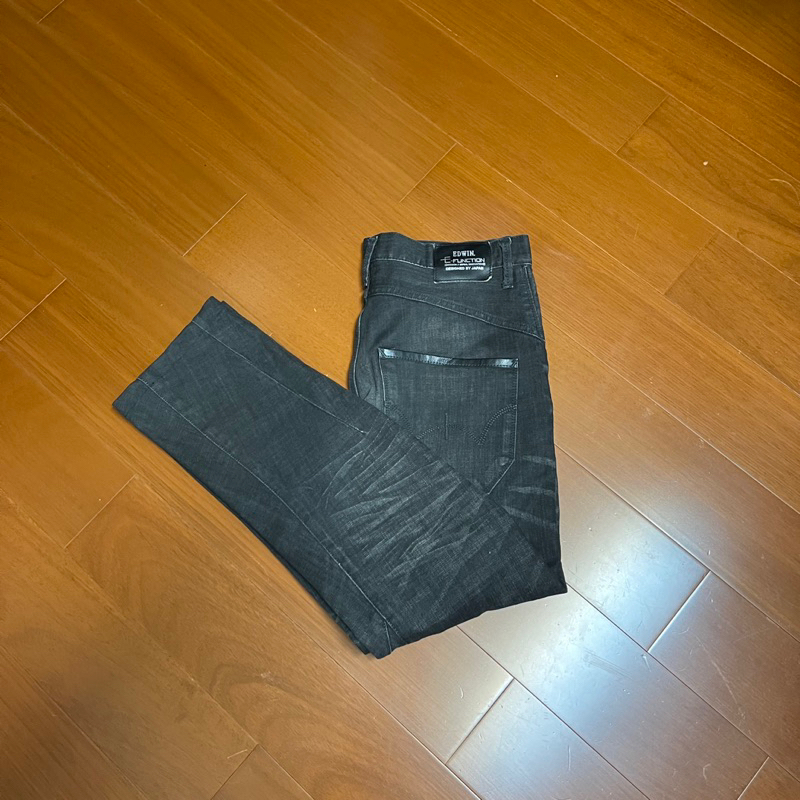 （Size 31w) Edwin 彈性修身3D黑牛仔褲 （32-2）