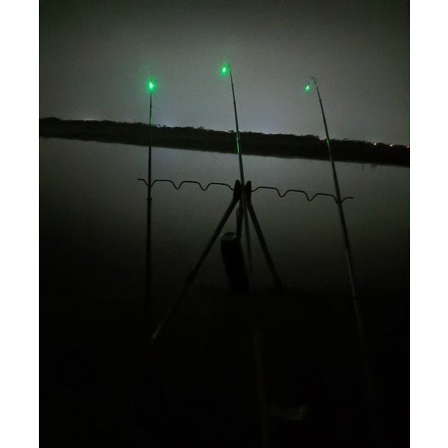 【癡釣】夜釣夜光棒、夜釣神器、LED夜光棒 附二個塑膠夾， 岸拋、電子夜光棒、CR425電池使用充電組 效果更亮