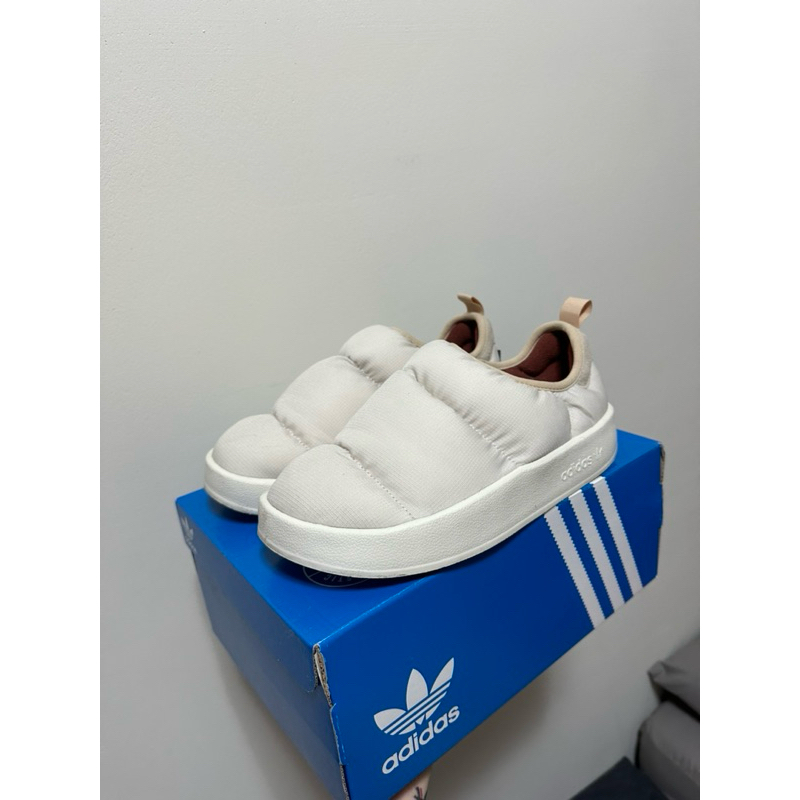 Adidas 防潑水麵包鞋