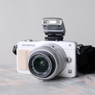 Olympus E-PM2 附一顆鏡頭 無反 CMOS 單眼 數位相機 (多濾鏡)