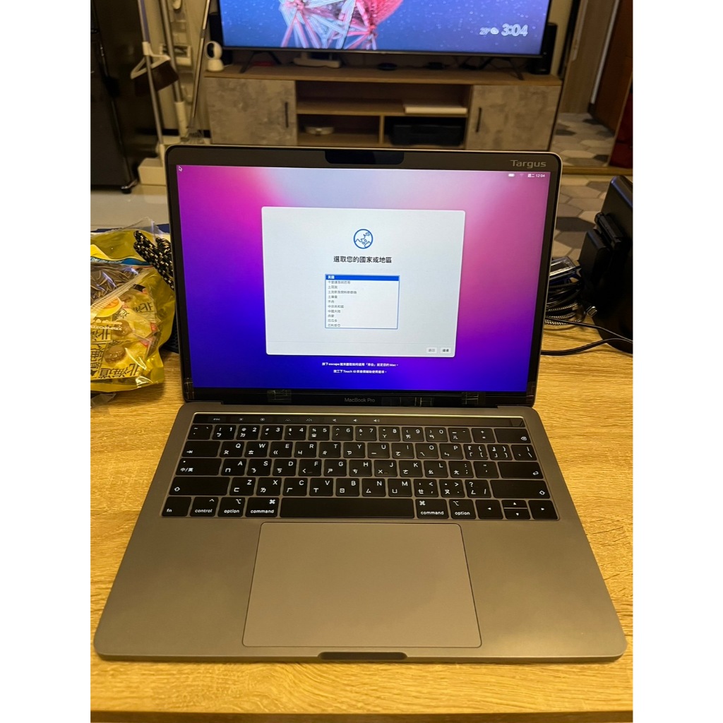 《二手》MacBook Pro 13 鐵灰 2018 A1989 Touch Bar  外觀瑕疵、功能正常 盒裝配件完整