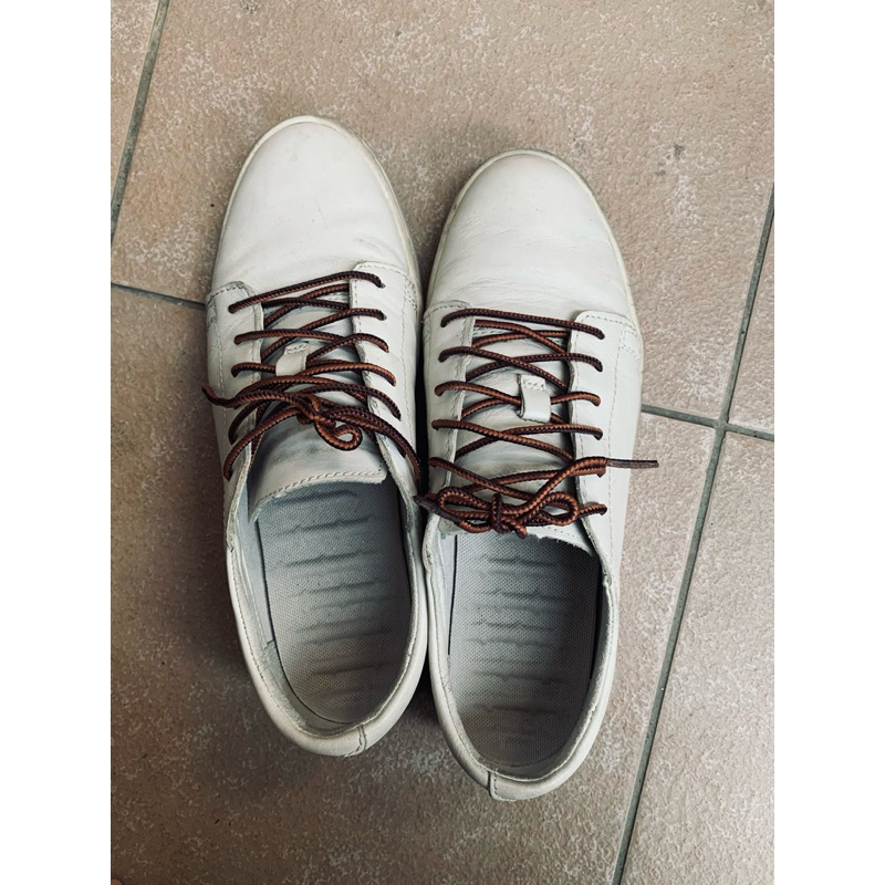 Timberland小白鞋