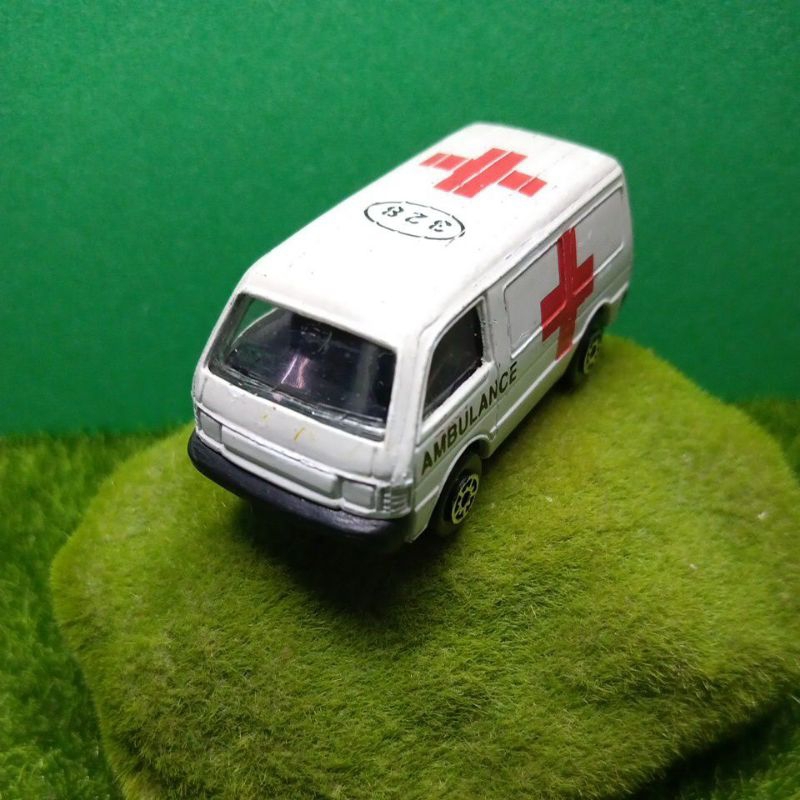 老玩具車FORD ECONOVAN 救護車無盒有暇約7.5公分