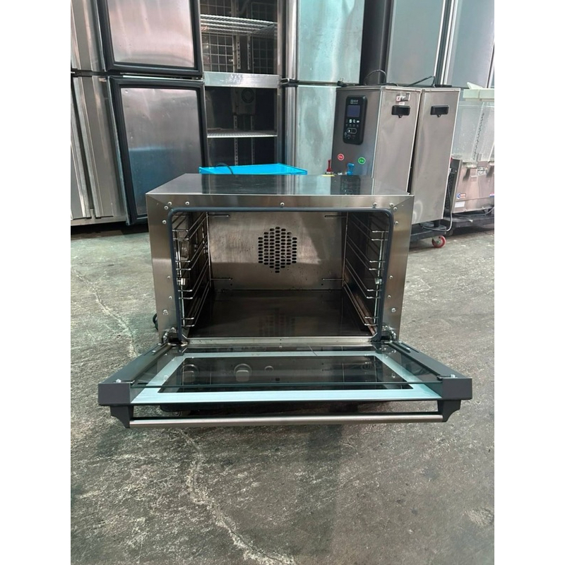 UNOX 旋風烤箱220v Xf-023，四盤 非常的漂亮 使用不到一年 $18000 尺寸：寬60深60高47