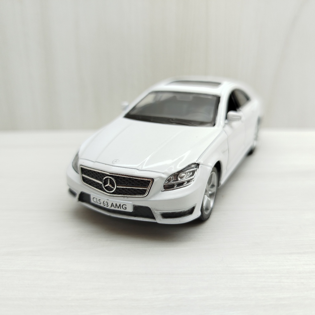 宅米吉 全新現貨~1:36賓士BENZ CLS 63 AMG白色 合金 模型車 玩具 迴力 兒童 生日 禮物 收藏 擺飾