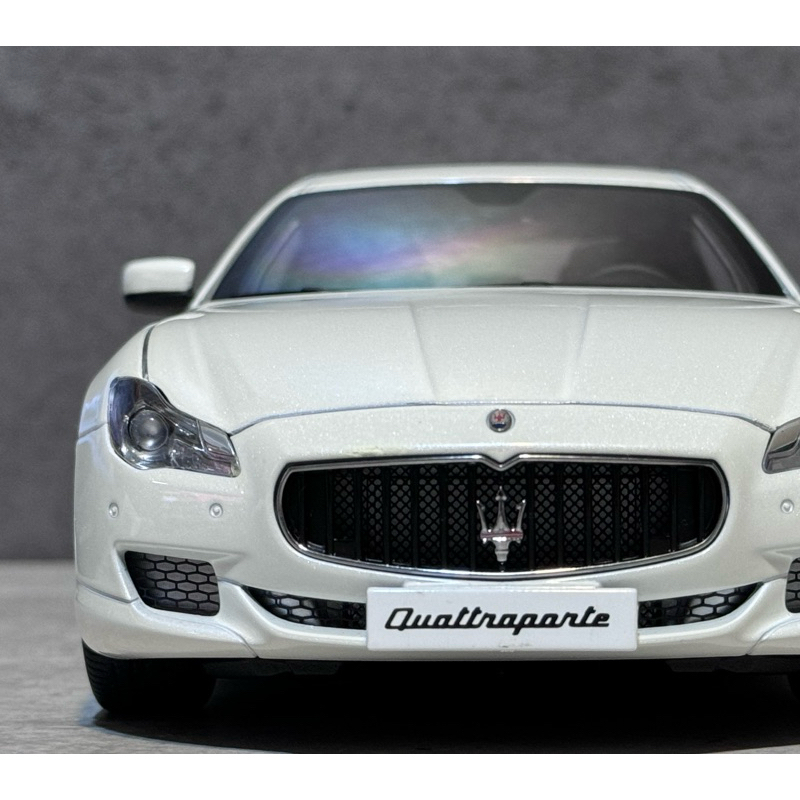 【AUTOart】1/18 Maserati Quattroporte GTS 白色 1:18 模型車