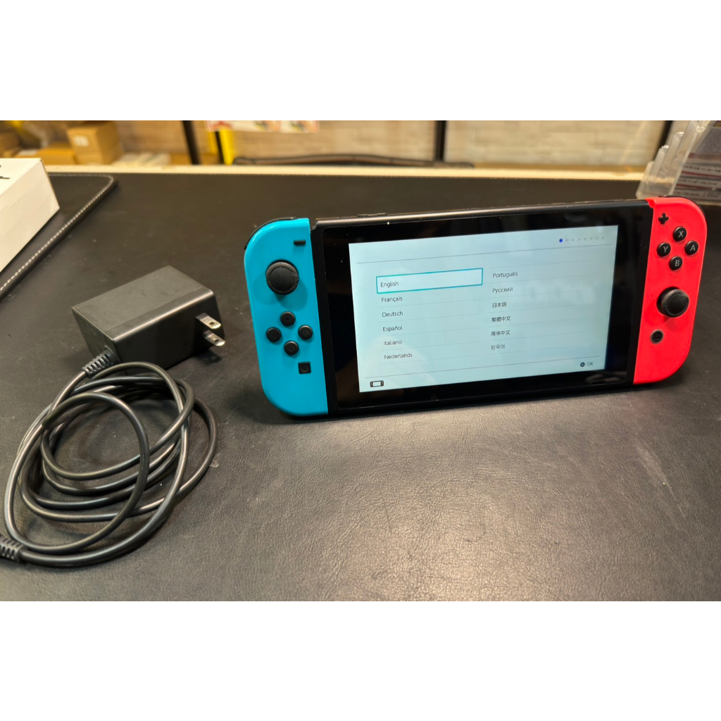 奇機通訊(楠梓店)售二手- Nintendo 任天堂 Switch 紅藍磯 32GB 單主機+充電器