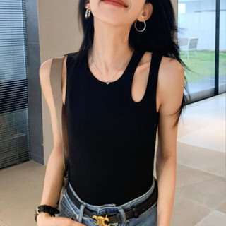 ✨ 四葉幸運草~ * ✨在地新款美式黑色斜肩吊帶🌈背心女季短款收腰無袖外穿🌈大尺碼女裝時尚內搭露肩上衣m