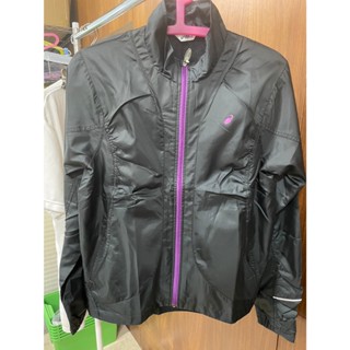 人人愛運動 庫存出清品 ASICS 女 慢跑風衣外套 黑紫 XXK329-95