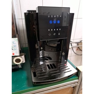 進口全自動觸控新鮮研磨咖啡機，可做美式咖啡及濃縮咖啡，保固 2 年