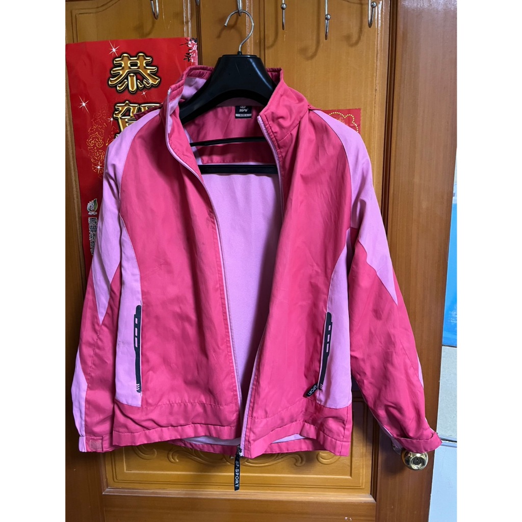 自家的二手衣服二手衣褲 SOFO舒活戶外運動外套 粉色休閒連帽外套 防風鋪棉外套 登山露營野營 品牌精品專櫃 無明顯損壞
