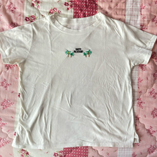 白色短版椰子刺繡圖案短袖上衣