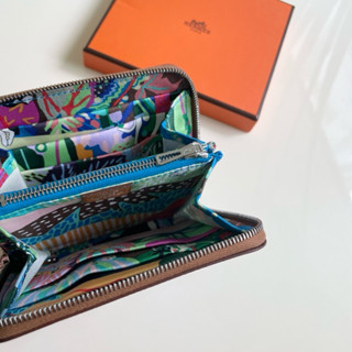 在臺現貨🇮🇹37980 愛馬仕 Hermes 金棕絲巾短夾 自由之城 小狗內裡