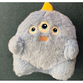特價品 小怪獸 三眼仔 卡通 吊飾 絨毛 娃娃 飾品 造型 玩偶 填充 玩具 收藏 22x18x12cm