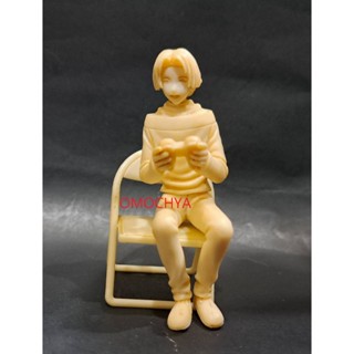 ◣瘋玩具◥ 盒玩【商品實拍-現況品】療癒小品 帥哥打電玩 人跟椅子可分開 (R103 ET)