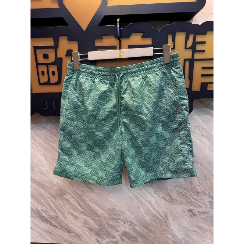鹿晉歐美精品🦌 Louis Vuitton LV 菲董聯名款鴨綠色滿版老花短褲