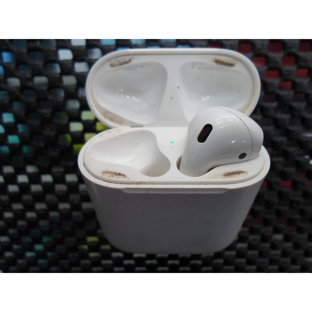 AirPods第2代藍芽耳機右耳無法使用和正常可以充電的充電盒