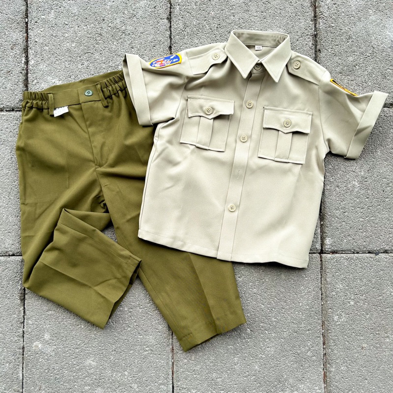 現貨 台灣限量🇹🇼小憲兵軍便服 短袖兒童服裝 套裝 褲子襯衫飾鬚布章 童裝 憲兵綠 深綠