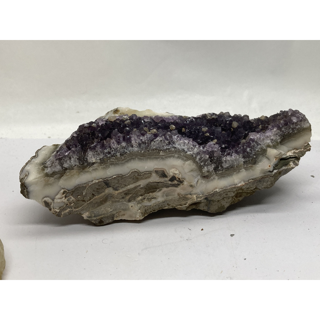 ✾ 玉響 ✾ 多指紋 紫水晶 方解石 共生 603.3克 原皮 原礦 紫晶 晶簇 原石 礦石 紫晶片 紫晶鎮 水晶 擺件