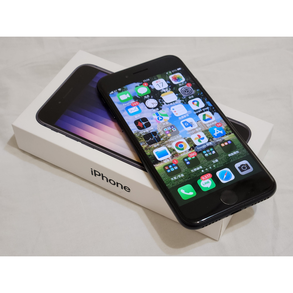 愛蓁♥ Apple iPhone SE3 (2022) 黑色 128GB 盒裝 附殼