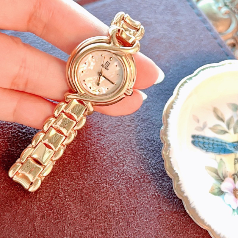 義大利專櫃精品名牌 FENDI 瑞士製造 歐式古典好美珠光母貝面盤圓盤vintage古董經典絕版金色女錶女碗錶手環手鍊錶