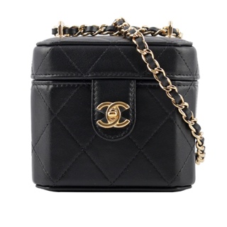 CHANEL 金色CC Logo 縫線小羊皮設計迷你鏈帶小方盒(黑色) AP3459 B13477 94305