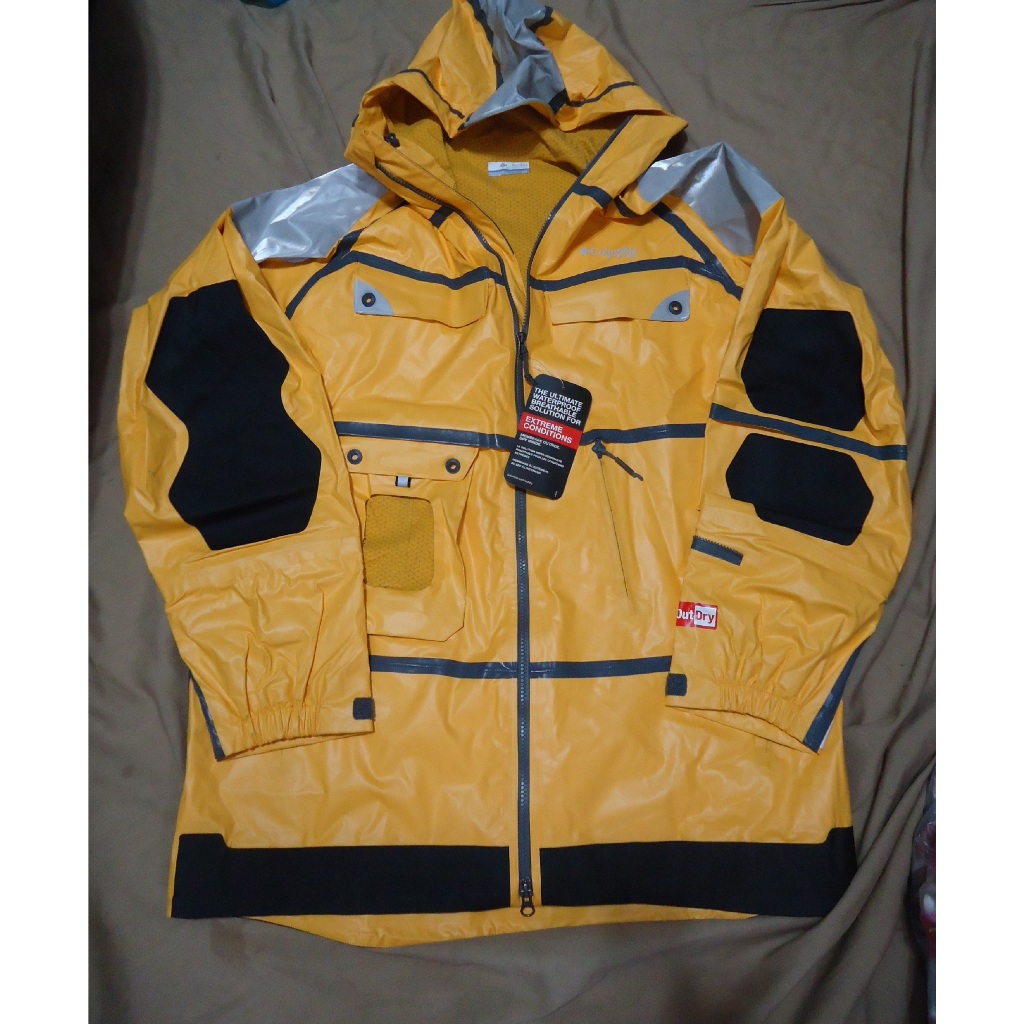 Columbia 亮鵝黃色黑邊防水風衣外套,尺寸XL,胸寬66.5cm,原價美金500全新未穿標籤未剪,降價大出清