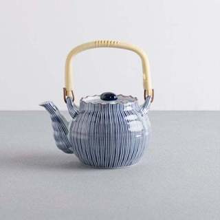 「家電王」 日本製 有田燒 藍色十草茶壺｜陶瓷茶壺 花茶壺 茶具 可微波 可機洗 小茶壺 日式茶壺