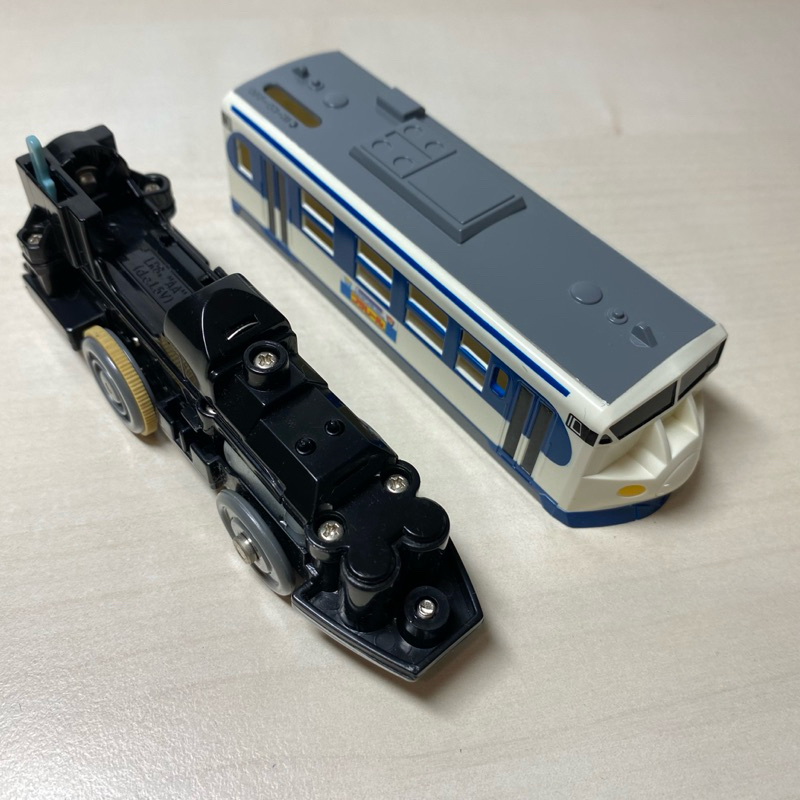 Tomy Plarail  鐵道王國 KF-02 JR四國 新款動力車頭 KF02