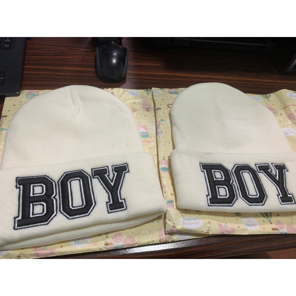 (C區)全新 白色 兒童帽 幼兒帽 BOY造型黑色字樣 冬天保暖帽 毛帽 遮耳帽 （局部微微泛黃）