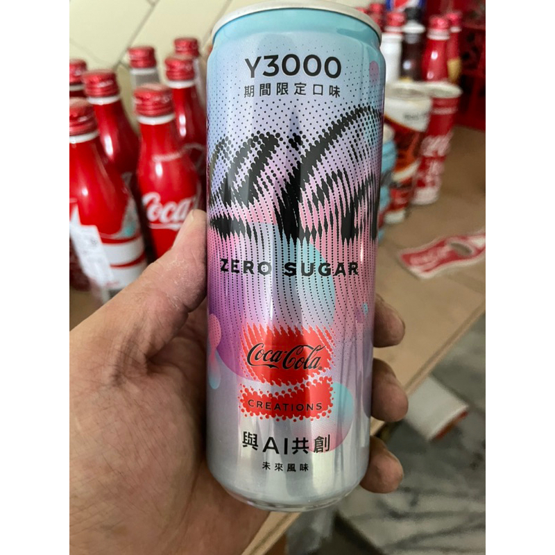 可口可樂，未来3000年可樂限定口味 Y3000 AI共創（可口可樂粉色罐）