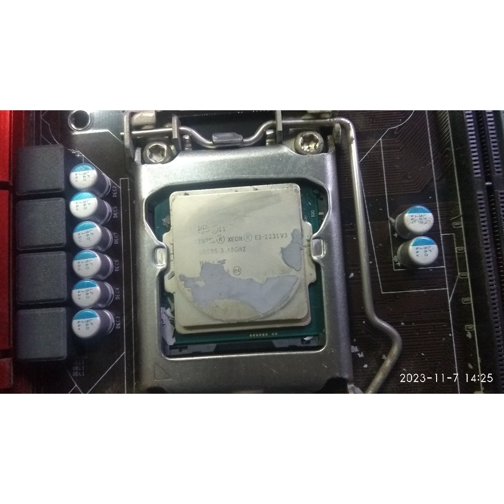 賣2手良品 Intel® Xeon® 處理器E3-1231 v3沒有內顯需要外接顯示卡